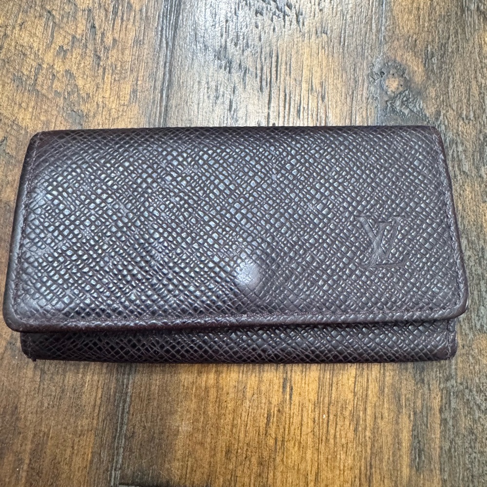 Louis Vuitton Multicles 4 Key Holder in Taiga Leather.See pic for details.